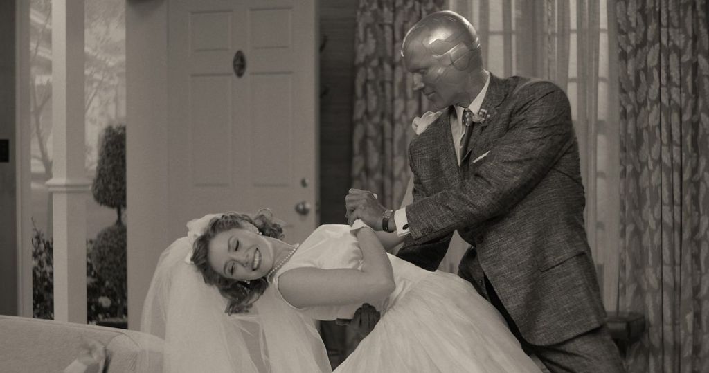 Wanda Maximoff and Vision in the 1950s episode of 'WandaVision'